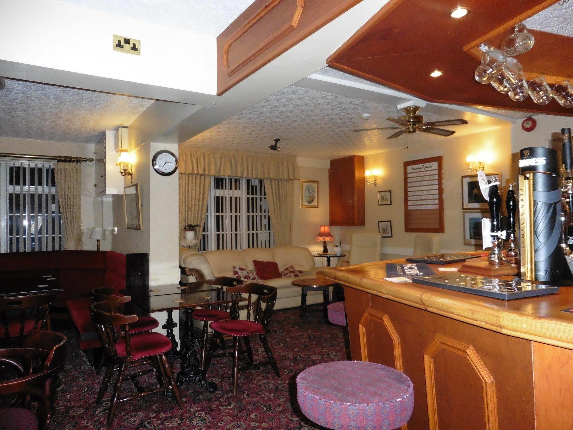 Half Moon Hotel Alford  Exterior foto